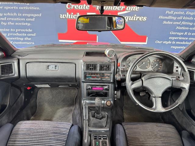 サバンナＲＸ－７ ＧＴ－Ｘ　Ｒｍａｇｉｃマフラー　ＪＩＣ車高調　ガナドールミラー　純正ドアバイザー　社外タワーバー　Ｇｒｅｄｄｙブーストコントローラー　ＢＬＩＴＺブーストメーター　Ｒ３２用１６ｉｎＡＷ　オーディオ（ラジオ／ＣＤ）（4枚目）