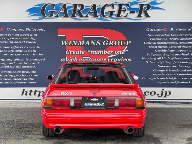 サバンナＲＸ－７ ＧＴ－Ｘ　Ｒｍａｇｉｃマフラー　ＪＩＣ車高調　ガナドールミラー　純正ドアバイザー　社外タワーバー　Ｇｒｅｄｄｙブーストコントローラー　ＢＬＩＴＺブーストメーター　Ｒ３２用１６ｉｎＡＷ　オーディオ（ラジオ／ＣＤ）（6枚目）