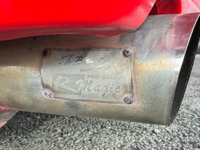 サバンナＲＸ－７ ＧＴ－Ｘ　Ｒｍａｇｉｃマフラー　ＪＩＣ車高調　ガナドールミラー　純正ドアバイザー　社外タワーバー　Ｇｒｅｄｄｙブーストコントローラー　ＢＬＩＴＺブーストメーター　Ｒ３２用１６ｉｎＡＷ　オーディオ（ラジオ／ＣＤ）（9枚目）