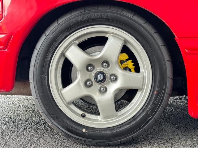 サバンナＲＸ－７ ＧＴ－Ｘ　Ｒｍａｇｉｃマフラー　ＪＩＣ車高調　ガナドールミラー　純正ドアバイザー　社外タワーバー　Ｇｒｅｄｄｙブーストコントローラー　ＢＬＩＴＺブーストメーター　Ｒ３２用１６ｉｎＡＷ　オーディオ（ラジオ／ＣＤ）（12枚目）