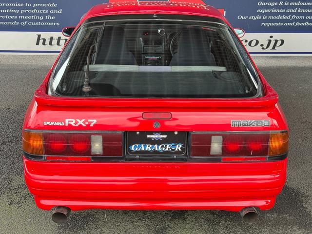 サバンナＲＸ－７ ＧＴ－Ｘ　Ｒｍａｇｉｃマフラー　ＪＩＣ車高調　ガナドールミラー　純正ドアバイザー　社外タワーバー　Ｇｒｅｄｄｙブーストコントローラー　ＢＬＩＴＺブーストメーター　Ｒ３２用１６ｉｎＡＷ　オーディオ（ラジオ／ＣＤ）（19枚目）