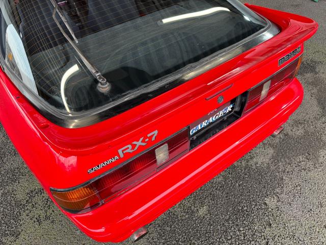 サバンナＲＸ－７ ＧＴ－Ｘ　Ｒｍａｇｉｃマフラー　ＪＩＣ車高調　ガナドールミラー　純正ドアバイザー　社外タワーバー　Ｇｒｅｄｄｙブーストコントローラー　ＢＬＩＴＺブーストメーター　Ｒ３２用１６ｉｎＡＷ　オーディオ（ラジオ／ＣＤ）（21枚目）