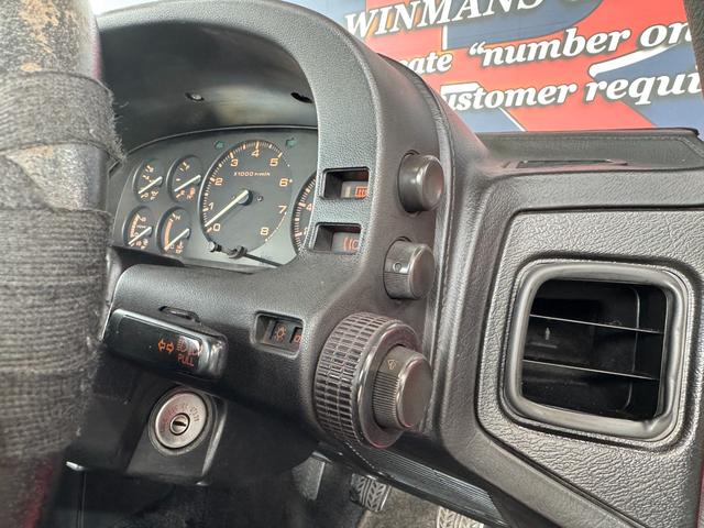 サバンナＲＸ－７ ＧＴ－Ｘ　Ｒｍａｇｉｃマフラー　ＪＩＣ車高調　ガナドールミラー　純正ドアバイザー　社外タワーバー　Ｇｒｅｄｄｙブーストコントローラー　ＢＬＩＴＺブーストメーター　Ｒ３２用１６ｉｎＡＷ　オーディオ（ラジオ／ＣＤ）（43枚目）