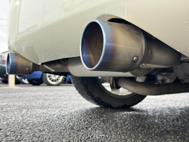 フェアレディZ ベースグレード ロッソモデロマフラー NISMOリアウイング 純正18inAW カロッツェリアナビ(FM/CD) Yupiteruポータブルナビ(地デジ) 社外クリアテール ETC2.0(8枚目)