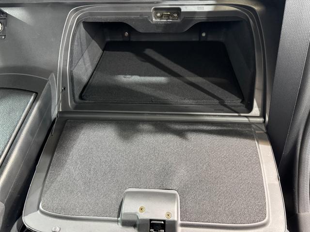 フェアレディZ ベースグレード ロッソモデロマフラー NISMOリアウイング 純正18inAW カロッツェリアナビ(FM/CD) Yupiteruポータブルナビ(地デジ) 社外クリアテール ETC2.0(52枚目)