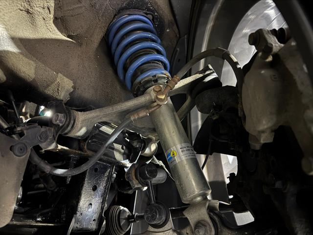 ＲＸ－８ タイプＲＳ　ビルシュタイン車高調　タイプＲＳ純正１９ｉｎＡＷ　純正ＲＥＣＡＲＯセミバケ　純正オーディオ（ＣＤ／ラジオ）　ＢＯＳＥサウンド　純正リアスポイラー　社外シフトノブ　Ｙｕｐｉｔｅｒｕドラレコ　ＥＴＣ（30枚目）