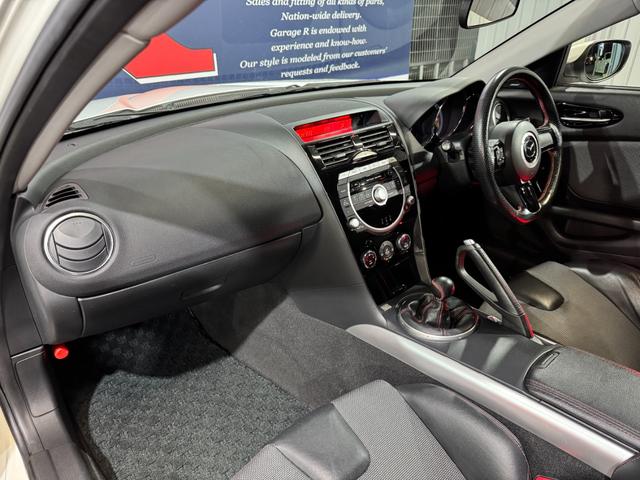 ＲＸ－８ タイプＲＳ　ビルシュタイン車高調　タイプＲＳ純正１９ｉｎＡＷ　純正ＲＥＣＡＲＯセミバケ　純正オーディオ（ＣＤ／ラジオ）　ＢＯＳＥサウンド　純正リアスポイラー　社外シフトノブ　Ｙｕｐｉｔｅｒｕドラレコ　ＥＴＣ（34枚目）