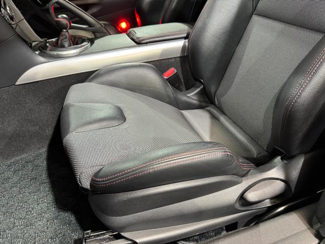 ＲＸ－８ タイプＲＳ　ビルシュタイン車高調　タイプＲＳ純正１９ｉｎＡＷ　純正ＲＥＣＡＲＯセミバケ　純正オーディオ（ＣＤ／ラジオ）　ＢＯＳＥサウンド　純正リアスポイラー　社外シフトノブ　Ｙｕｐｉｔｅｒｕドラレコ　ＥＴＣ（36枚目）