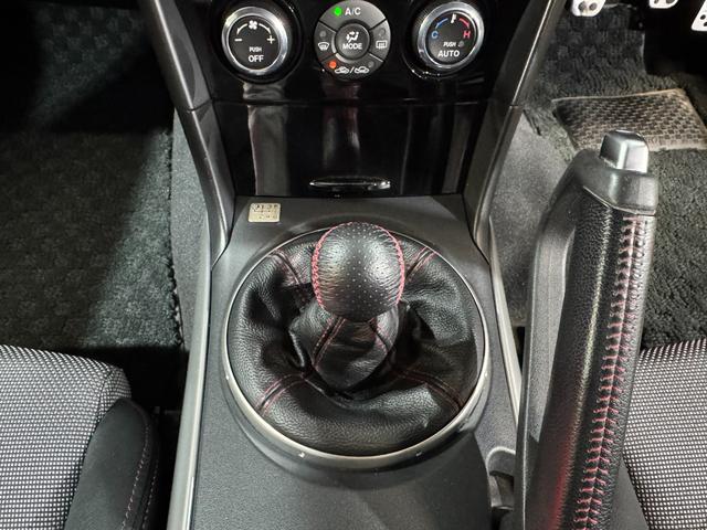 ＲＸ－８ タイプＲＳ　ビルシュタイン車高調　タイプＲＳ純正１９ｉｎＡＷ　純正ＲＥＣＡＲＯセミバケ　純正オーディオ（ＣＤ／ラジオ）　ＢＯＳＥサウンド　純正リアスポイラー　社外シフトノブ　Ｙｕｐｉｔｅｒｕドラレコ　ＥＴＣ（49枚目）