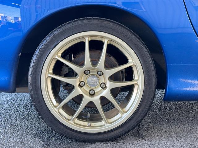 ＲＸ－７ タイプＲＢ　Ｓパッケージ　ＷＯＲＫ　ＥＭＯＴＩＯＮ　１８ｉｎＡＷ　Ｄｅｆｉ　ＤＩＮ－Ｇａｕｇｅ　ＫＥＮＷＯＯＤオーディオ（ＣＤ／ラジオ／ＢＴ）　ＭＯＭＯステアリング　ＭＯＭＯシフトノブ　純正マフラー　ＥＴＣ（12枚目）