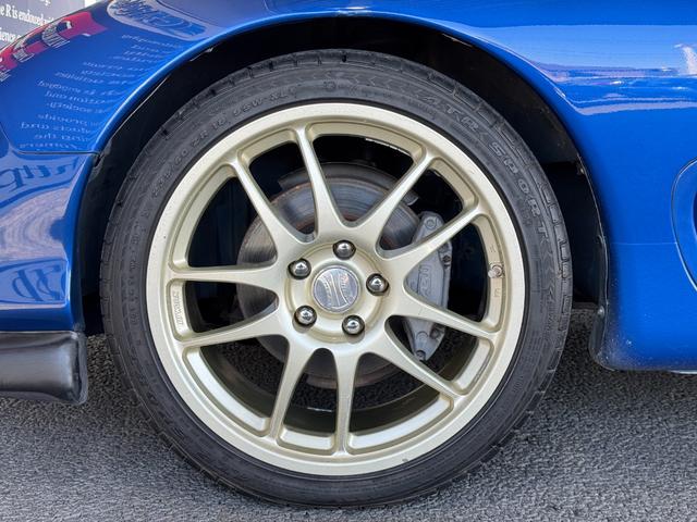 ＲＸ－７ タイプＲＢ　Ｓパッケージ　ＷＯＲＫ　ＥＭＯＴＩＯＮ　１８ｉｎＡＷ　Ｄｅｆｉ　ＤＩＮ－Ｇａｕｇｅ　ＫＥＮＷＯＯＤオーディオ（ＣＤ／ラジオ／ＢＴ）　ＭＯＭＯステアリング　ＭＯＭＯシフトノブ　純正マフラー　ＥＴＣ（13枚目）