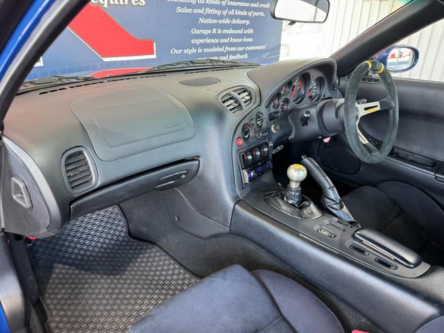 ＲＸ－７ タイプＲＢ　Ｓパッケージ　ＷＯＲＫ　ＥＭＯＴＩＯＮ　１８ｉｎＡＷ　Ｄｅｆｉ　ＤＩＮ－Ｇａｕｇｅ　ＫＥＮＷＯＯＤオーディオ（ＣＤ／ラジオ／ＢＴ）　ＭＯＭＯステアリング　ＭＯＭＯシフトノブ　純正マフラー　ＥＴＣ（32枚目）