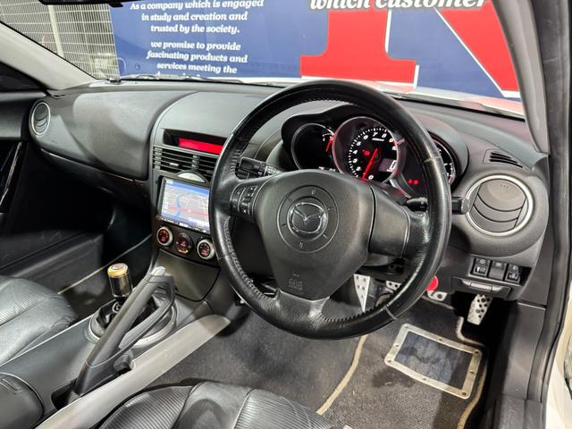 ＲＸ－８ タイプＳ　ＭＡＺＤＡＳＰＥＥＤフロントバンパー　社外マフラー　社外サイドディフレクター　ＬＯＸＡＲＮＹ１９ｉｎＡＷ　ｃａｒｒｏｚｚｅｒｉａナビ（ラジオ／ＤＴＶ／ＣＤ）　前後ドラレコ　ＲＡＺＯシフトノブ（29枚目）