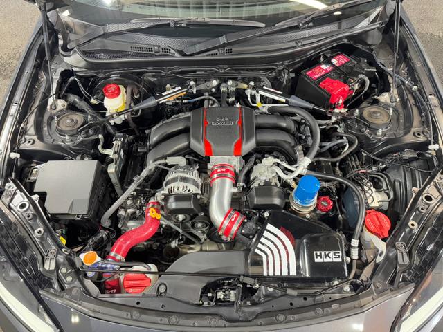 ＧＲ８６ ＲＺ　ＳＡＲＤカーボンウイング　ＩＮＴＥＣテールランプ　ＧＲフルエアロ（フロントスポイラー／サイドスカート／リヤバンパースポイラー）　ＨＫＳマフラー　ＧＲパフォーマンスダンパー　ＨＫＳエアクリーナー（3枚目）