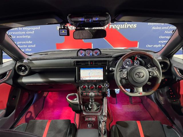 ＧＲ８６ ＲＺ　ＳＡＲＤカーボンウイング　ＩＮＴＥＣテールランプ　ＧＲフルエアロ（フロントスポイラー／サイドスカート／リヤバンパースポイラー）　ＨＫＳマフラー　ＧＲパフォーマンスダンパー　ＨＫＳエアクリーナー（4枚目）