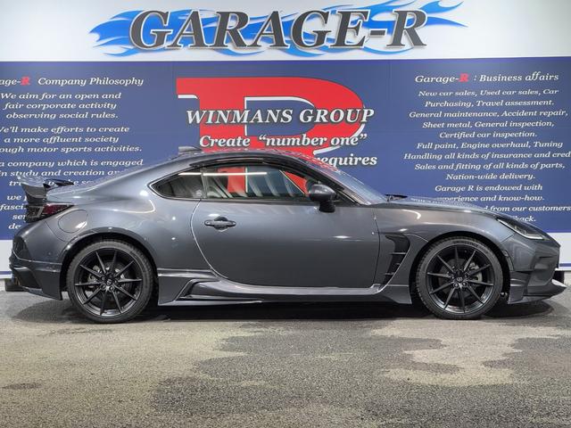 ＧＲ８６ ＲＺ　ＳＡＲＤカーボンウイング　ＩＮＴＥＣテールランプ　ＧＲフルエアロ（フロントスポイラー／サイドスカート／リヤバンパースポイラー）　ＨＫＳマフラー　ＧＲパフォーマンスダンパー　ＨＫＳエアクリーナー（6枚目）