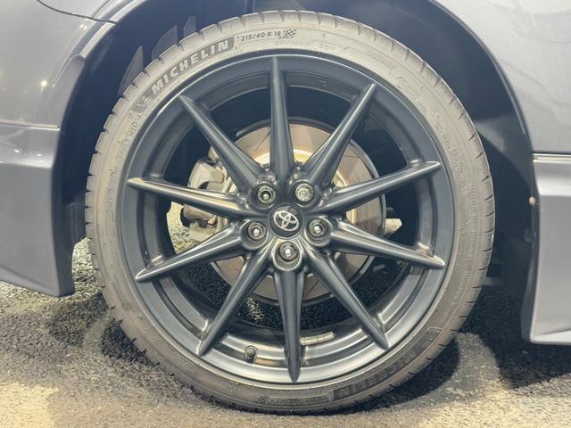 ＧＲ８６ ＲＺ　ＳＡＲＤカーボンウイング　ＩＮＴＥＣテールランプ　ＧＲフルエアロ（フロントスポイラー／サイドスカート／リヤバンパースポイラー）　ＨＫＳマフラー　ＧＲパフォーマンスダンパー　ＨＫＳエアクリーナー（12枚目）