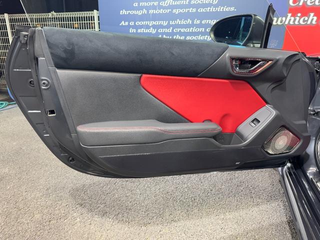 ＧＲ８６ ＲＺ　ＳＡＲＤカーボンウイング　ＩＮＴＥＣテールランプ　ＧＲフルエアロ（フロントスポイラー／サイドスカート／リヤバンパースポイラー）　ＨＫＳマフラー　ＧＲパフォーマンスダンパー　ＨＫＳエアクリーナー（69枚目）