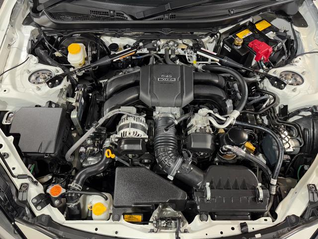 ＧＲ８６ ＲＺ　ＧＲフルエアロ　ＲＡＹＳ１８ｉｎＡＷ　ＨＫＳエキマニ／キャタ／車高調／オイルクーラー／導風板／サンドイッチブロック／ウォッシャータンク　ＧＲマフラー／パフォーマンスダンパー　カロッツェリアナビ（3枚目）