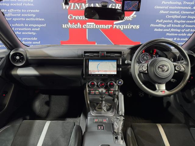ＧＲ８６ ＲＺ　ＧＲフルエアロ　ＲＡＹＳ１８ｉｎＡＷ　ＨＫＳエキマニ／キャタ／車高調／オイルクーラー／導風板／サンドイッチブロック／ウォッシャータンク　ＧＲマフラー／パフォーマンスダンパー　カロッツェリアナビ（4枚目）