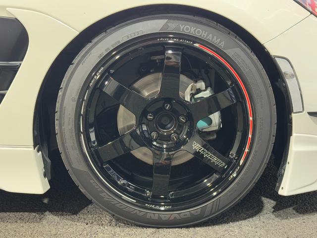 ＧＲ８６ ＲＺ　ＧＲフルエアロ　ＲＡＹＳ１８ｉｎＡＷ　ＨＫＳエキマニ／キャタ／車高調／オイルクーラー／導風板／サンドイッチブロック／ウォッシャータンク　ＧＲマフラー／パフォーマンスダンパー　カロッツェリアナビ（11枚目）