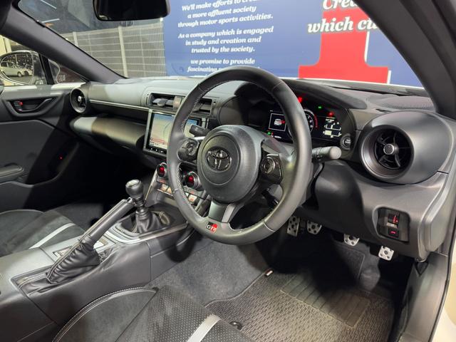 ＧＲ８６ ＲＺ　ＧＲフルエアロ　ＲＡＹＳ１８ｉｎＡＷ　ＨＫＳエキマニ／キャタ／車高調／オイルクーラー／導風板／サンドイッチブロック／ウォッシャータンク　ＧＲマフラー／パフォーマンスダンパー　カロッツェリアナビ（37枚目）