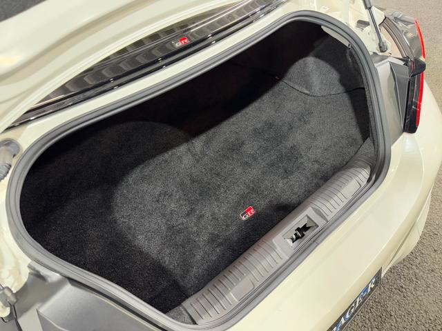 ＧＲ８６ ＲＺ　ＧＲフルエアロ　ＲＡＹＳ１８ｉｎＡＷ　ＨＫＳエキマニ／キャタ／車高調／オイルクーラー／導風板／サンドイッチブロック／ウォッシャータンク　ＧＲマフラー／パフォーマンスダンパー　カロッツェリアナビ（68枚目）