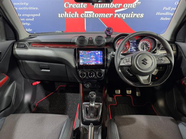 スイフトスポーツ スポーツ　１．４　全方位モニター用カメラパッケージ装着書　ワンオーナー　ＷｅｄｓＳｐｏｒｔｓ１７ｉｎＡＷ　ＴＥＩＮダウンサス　純正ナビ（ＤＴＶ／Ｂｌｕｅｔｏｏｔｈ／ＤＩＳＣ／バックカメラ／全方位）　社外メーター（ブースト計）　シートヒーター　クルコン　ＥＴＣ（4枚目）