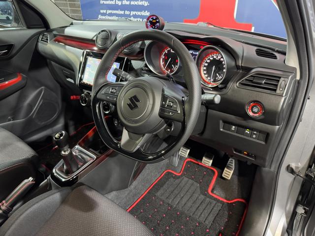 スイフトスポーツ スポーツ　１．４　全方位モニター用カメラパッケージ装着書　ワンオーナー　ＷｅｄｓＳｐｏｒｔｓ１７ｉｎＡＷ　ＴＥＩＮダウンサス　純正ナビ（ＤＴＶ／Ｂｌｕｅｔｏｏｔｈ／ＤＩＳＣ／バックカメラ／全方位）　社外メーター（ブースト計）　シートヒーター　クルコン　ＥＴＣ（29枚目）