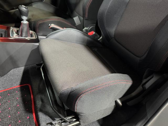 スイフトスポーツ スポーツ　１．４　全方位モニター用カメラパッケージ装着書　ワンオーナー　ＷｅｄｓＳｐｏｒｔｓ１７ｉｎＡＷ　ＴＥＩＮダウンサス　純正ナビ（ＤＴＶ／Ｂｌｕｅｔｏｏｔｈ／ＤＩＳＣ／バックカメラ／全方位）　社外メーター（ブースト計）　シートヒーター　クルコン　ＥＴＣ（34枚目）