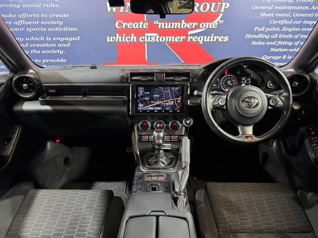 GR86 RC GRエアロ GR鍛造19inAW/サスペンション/ブレーキキャリパー/マフラー GRパフォーマンスダンパー/フェンダーダクトフィン/スタビライジングカバー/給油口カバー 純正ナビ ETC2.0(4枚目)