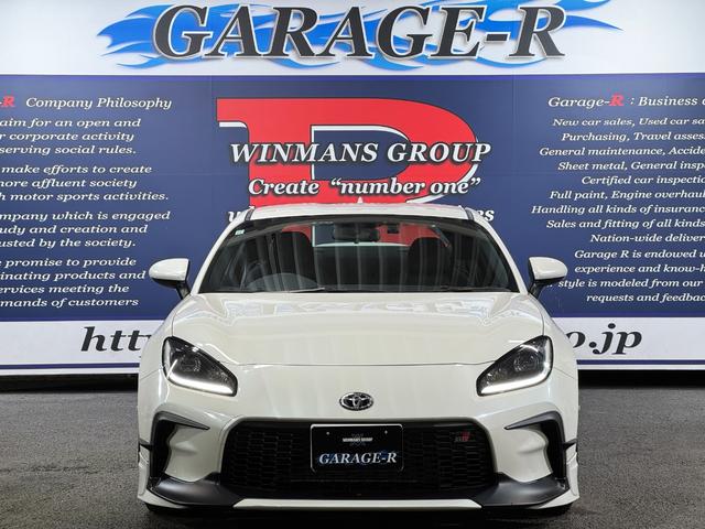 GR86 RC GRエアロ GR鍛造19inAW/サスペンション/ブレーキキャリパー/マフラー GRパフォーマンスダンパー/フェンダーダクトフィン/スタビライジングカバー/給油口カバー 純正ナビ ETC2.0(5枚目)