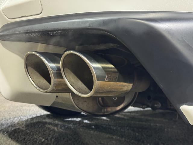 GR86 RC GRエアロ GR鍛造19inAW/サスペンション/ブレーキキャリパー/マフラー GRパフォーマンスダンパー/フェンダーダクトフィン/スタビライジングカバー/給油口カバー 純正ナビ ETC2.0(8枚目)