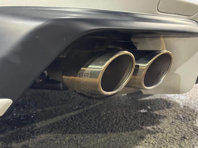 GR86 RC GRエアロ GR鍛造19inAW/サスペンション/ブレーキキャリパー/マフラー GRパフォーマンスダンパー/フェンダーダクトフィン/スタビライジングカバー/給油口カバー 純正ナビ ETC2.0(9枚目)