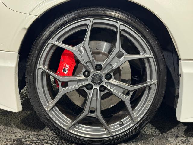 GR86 RC GRエアロ GR鍛造19inAW/サスペンション/ブレーキキャリパー/マフラー GRパフォーマンスダンパー/フェンダーダクトフィン/スタビライジングカバー/給油口カバー 純正ナビ ETC2.0(12枚目)