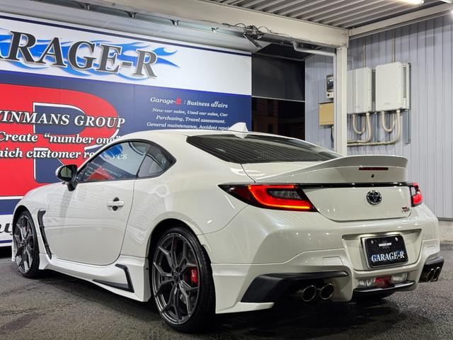 GR86 RC GRエアロ GR鍛造19inAW/サスペンション/ブレーキキャリパー/マフラー GRパフォーマンスダンパー/フェンダーダクトフィン/スタビライジングカバー/給油口カバー 純正ナビ ETC2.0(23枚目)