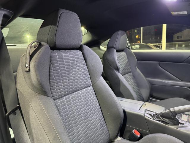 GR86 RC GRエアロ GR鍛造19inAW/サスペンション/ブレーキキャリパー/マフラー GRパフォーマンスダンパー/フェンダーダクトフィン/スタビライジングカバー/給油口カバー 純正ナビ ETC2.0(38枚目)