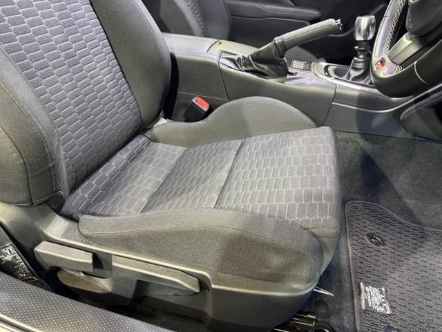 GR86 RC GRエアロ GR鍛造19inAW/サスペンション/ブレーキキャリパー/マフラー GRパフォーマンスダンパー/フェンダーダクトフィン/スタビライジングカバー/給油口カバー 純正ナビ ETC2.0(39枚目)