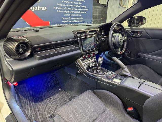 GR86 RC GRエアロ GR鍛造19inAW/サスペンション/ブレーキキャリパー/マフラー GRパフォーマンスダンパー/フェンダーダクトフィン/スタビライジングカバー/給油口カバー 純正ナビ ETC2.0(40枚目)