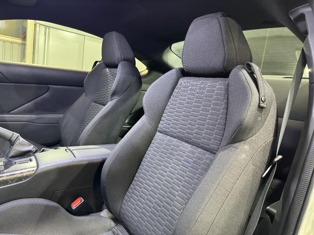 GR86 RC GRエアロ GR鍛造19inAW/サスペンション/ブレーキキャリパー/マフラー GRパフォーマンスダンパー/フェンダーダクトフィン/スタビライジングカバー/給油口カバー 純正ナビ ETC2.0(41枚目)