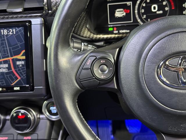 GR86 RC GRエアロ GR鍛造19inAW/サスペンション/ブレーキキャリパー/マフラー GRパフォーマンスダンパー/フェンダーダクトフィン/スタビライジングカバー/給油口カバー 純正ナビ ETC2.0(44枚目)