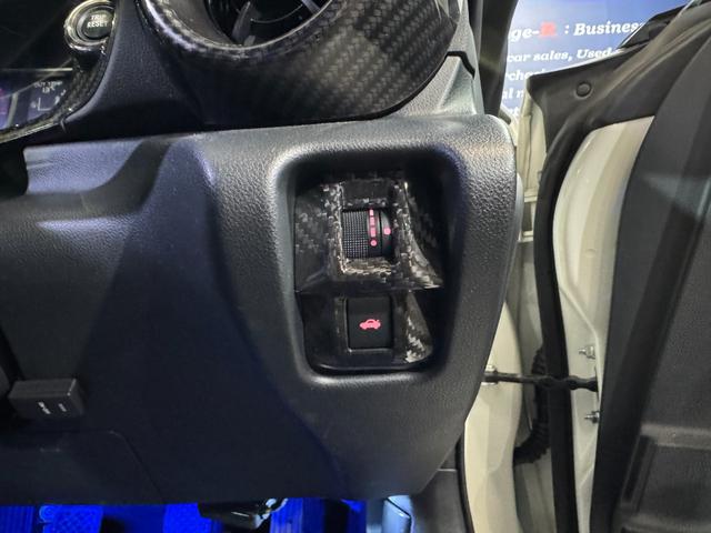 GR86 RC GRエアロ GR鍛造19inAW/サスペンション/ブレーキキャリパー/マフラー GRパフォーマンスダンパー/フェンダーダクトフィン/スタビライジングカバー/給油口カバー 純正ナビ ETC2.0(49枚目)