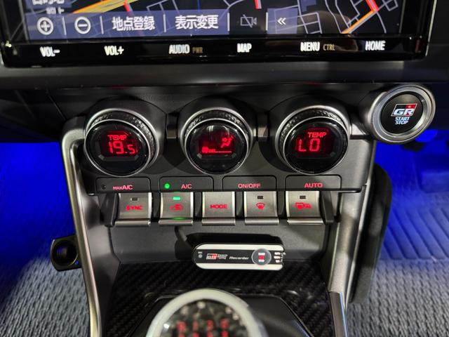 GR86 RC GRエアロ GR鍛造19inAW/サスペンション/ブレーキキャリパー/マフラー GRパフォーマンスダンパー/フェンダーダクトフィン/スタビライジングカバー/給油口カバー 純正ナビ ETC2.0(54枚目)