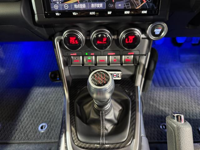 GR86 RC GRエアロ GR鍛造19inAW/サスペンション/ブレーキキャリパー/マフラー GRパフォーマンスダンパー/フェンダーダクトフィン/スタビライジングカバー/給油口カバー 純正ナビ ETC2.0(55枚目)