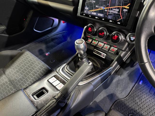 GR86 RC GRエアロ GR鍛造19inAW/サスペンション/ブレーキキャリパー/マフラー GRパフォーマンスダンパー/フェンダーダクトフィン/スタビライジングカバー/給油口カバー 純正ナビ ETC2.0(56枚目)