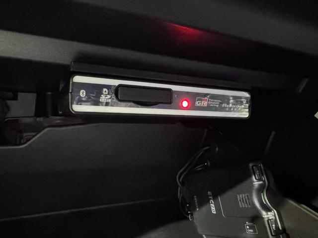 GR86 RC GRエアロ GR鍛造19inAW/サスペンション/ブレーキキャリパー/マフラー GRパフォーマンスダンパー/フェンダーダクトフィン/スタビライジングカバー/給油口カバー 純正ナビ ETC2.0(61枚目)