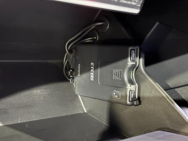 GR86 RC GRエアロ GR鍛造19inAW/サスペンション/ブレーキキャリパー/マフラー GRパフォーマンスダンパー/フェンダーダクトフィン/スタビライジングカバー/給油口カバー 純正ナビ ETC2.0(62枚目)