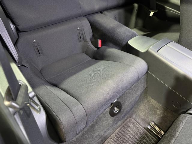 GR86 RC GRエアロ GR鍛造19inAW/サスペンション/ブレーキキャリパー/マフラー GRパフォーマンスダンパー/フェンダーダクトフィン/スタビライジングカバー/給油口カバー 純正ナビ ETC2.0(66枚目)