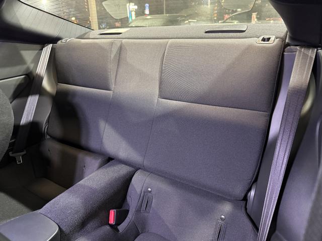 GR86 RC GRエアロ GR鍛造19inAW/サスペンション/ブレーキキャリパー/マフラー GRパフォーマンスダンパー/フェンダーダクトフィン/スタビライジングカバー/給油口カバー 純正ナビ ETC2.0(67枚目)