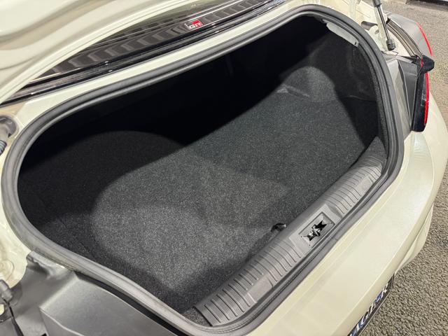 GR86 RC GRエアロ GR鍛造19inAW/サスペンション/ブレーキキャリパー/マフラー GRパフォーマンスダンパー/フェンダーダクトフィン/スタビライジングカバー/給油口カバー 純正ナビ ETC2.0(70枚目)